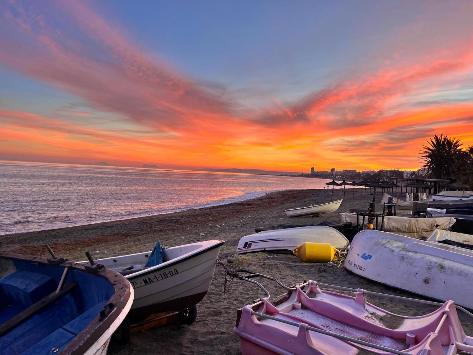 El Faro Vacaciones En Estepona Luaran gambar
